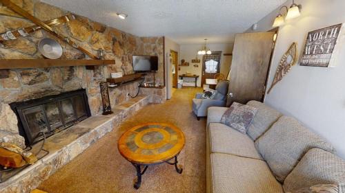 Red River Casa | Claim Jumper A-Frame 4 - WiFi - Washer - Dryer - Wood Burning Fireplace