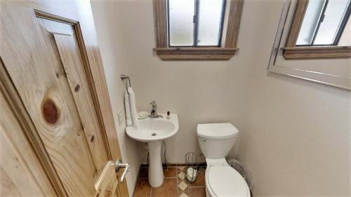 Red River Casa | Claim Jumper Townhouse 02 - On the River - Across from the Fishing Ponds - WiFi - Cable - Near Ski Area - Wood Burning Fireplace
