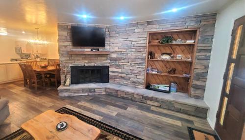 Red River Casa | Claim Jumper Townhouse 07 - On the River - Across from the Fishing Ponds - WiFi - Cable - Near Ski Area - Wood Burning Fireplace