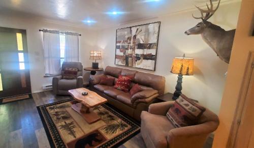 Red River Casa | Claim Jumper Townhouse 07 - On the River - Across from the Fishing Ponds - WiFi - Cable - Near Ski Area - Wood Burning Fireplace