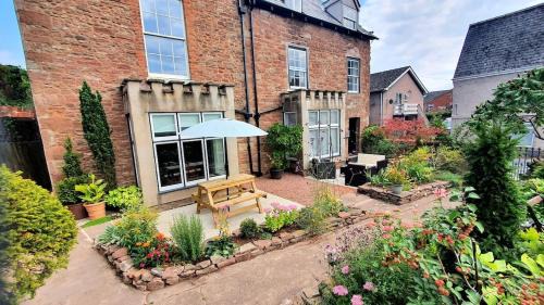 Ross-on-Wye Apartamento | Clairville Apartment - Garden Terrace, Central Ross-on-Wye