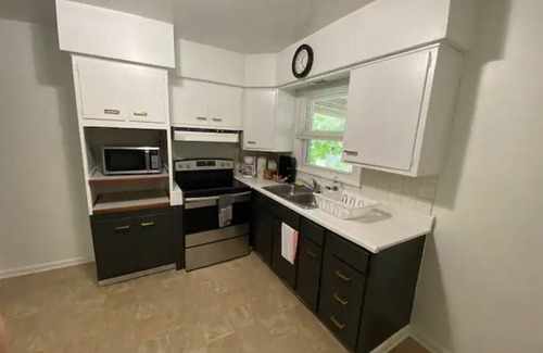 Lexington Casa | ‘Clara’ Just Off I-75! 2 Full Bedrooms!