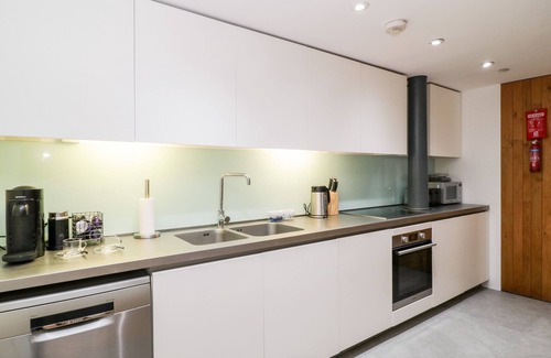 Plymouth Cabaña | CLARENCE RIVERSIDE, ROYAL WILLIAM YARD, romantic in Plymouth