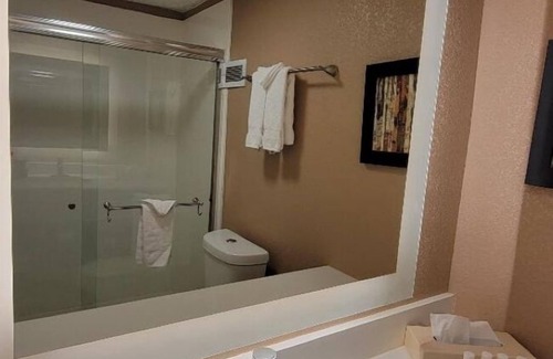 Lansing Hotel | Clarion Hotel