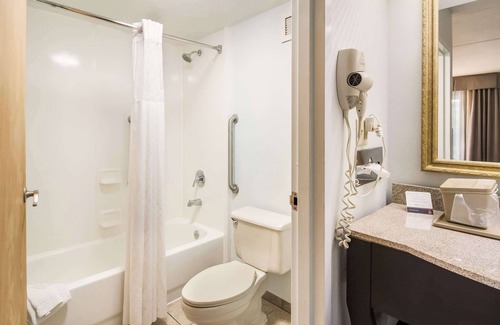 Cleveland Hotel | Clarion Inn Cleveland near University
