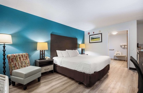 Cleveland Hotel | Clarion Inn Cleveland near University