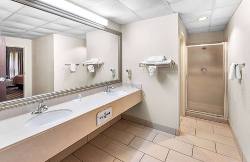Pike Hotel | Clarion Inn & Suites Northwest