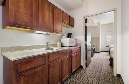 West Ashley Hotel | Clarion Pointe Charleston - West Ashley