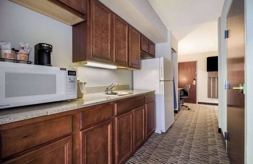 West Ashley Hotel | Clarion Pointe Charleston - West Ashley