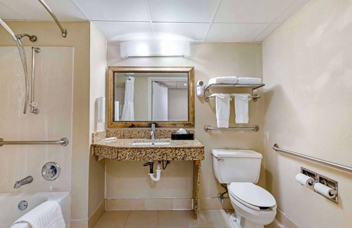 Durham Hotel | Clarion Pointe Research Triangle Park Durham