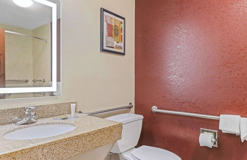 Savannah Hotel | Clarion Pointe Savannah Gateway I-95