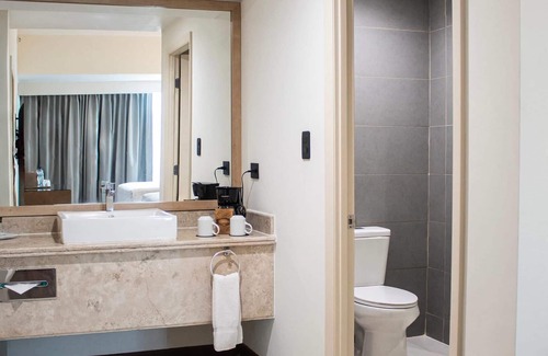 Zona 10 Hotel | Clarion Suites Guatemala City