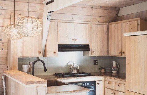 Idyllwild Cabina | Clarity Cabin: A-Frame Sanctuary w Hot Tub, Fireplace, Grill, AC, Hammock Chairs