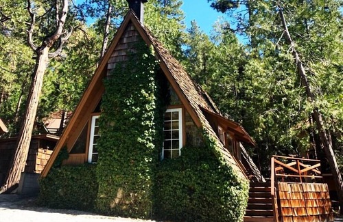 Idyllwild Cabina | Clarity Cabin: A-Frame Sanctuary w Hot Tub, Fireplace, Grill, AC, Hammock Chairs