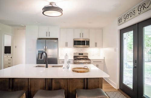 Ocean Springs Casa | Clark Cottage - With Golf Cart! 1 mile ride to the beach & Dtown Ocean Springs!