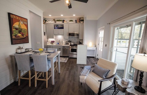 Templeton Apartamento | Clark House One Bedroom Apartment is the perfect spot for a wine getaway for two!