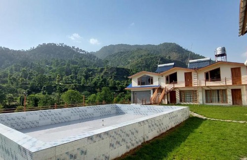 Kandaghat Hotel | Clark's Resort