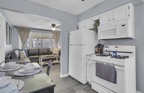 Clarklake Casa | Clarklake Family & Wedding Retreat, Sleeps 8, close to White Birch Wedding Barn