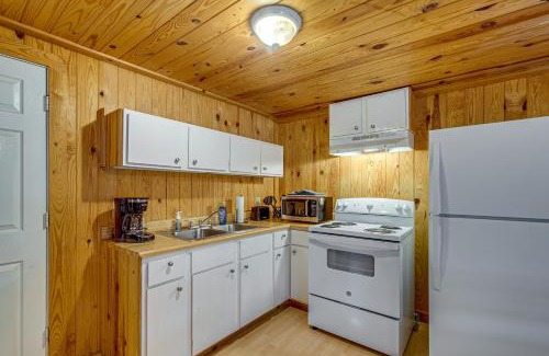 Clarkson Casa | Clarkson Cabin - 17 Mi to Mammoth Cave Natl Park!