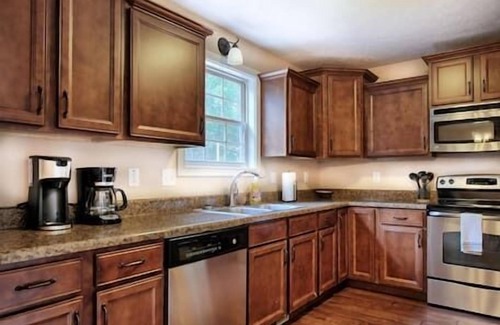 Clarksville Casa | JPI-1 Milla a Ft Campbell + Patio trasero cercado