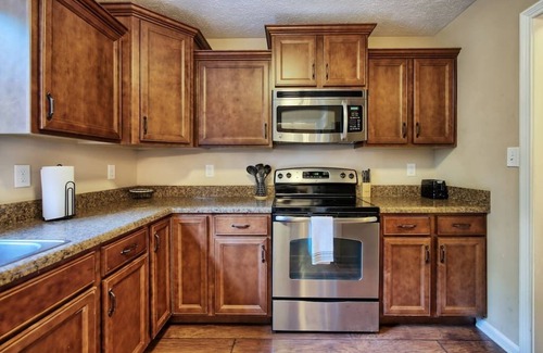 Clarksville Casa | JPI-1 Milla a Ft Campbell + Patio trasero cercado