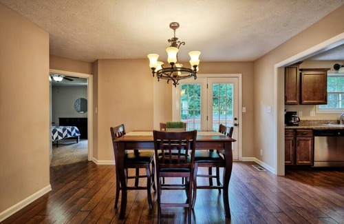 Clarksville Casa | JPI-1 Milla a Ft Campbell + Patio trasero cercado