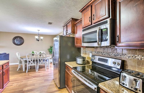Clarksville Casa | Clarksville Getaway Near Golfing & Breweries!