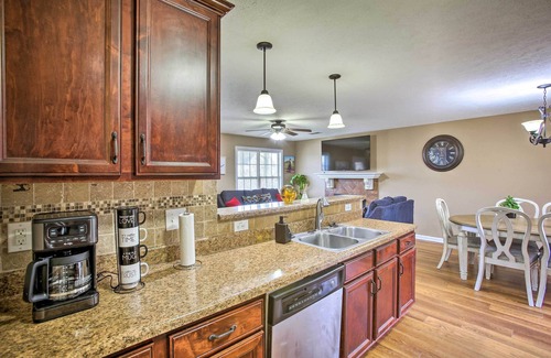 Clarksville Casa | Clarksville Getaway Near Golfing & Breweries!