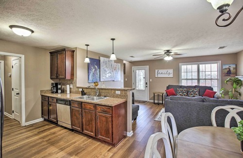 Clarksville Casa | Clarksville Getaway Near Golfing & Breweries!