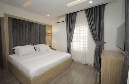 Benin City Hotel | Clase Alta Hotel and Suites Limited