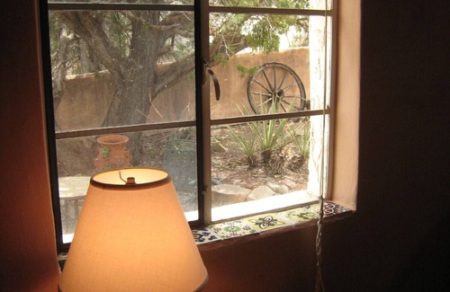 Tyrone Casa | Clásico de 1940 ... Adobe pie o en bicicleta desde el Centro Histórico