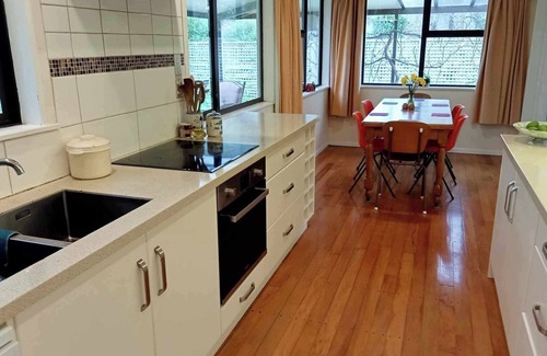 Otaki Casa | Classic 1960s home amongst native trees