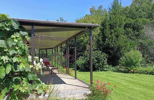 Otaki Casa | Classic 1960s home amongst native trees