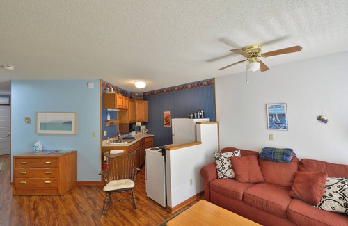 Bayfield Condominio | Classic Beach Front Condo with Lake Views