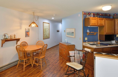 Bayfield Condominio | Classic Beach Front Condo with Lake Views