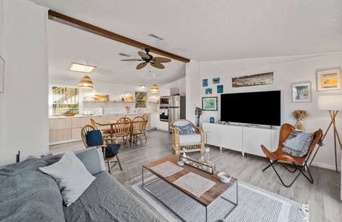 Hatteras Island Casa | Classic Beach Home, Short Walk to Beach, Crow's Nest, Covered Decks.