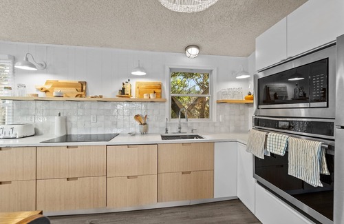 Hatteras Island Casa | Classic Beach Home, Short Walk to Beach, Crow's Nest, Covered Decks.