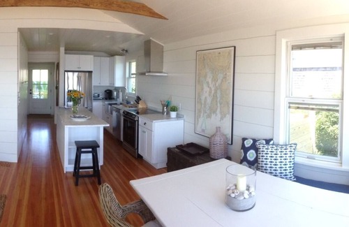 Portsmouth Cabaña | Classic Beachfront Cottage, Condado de Newport, RI