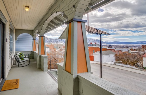 Butte Casa | Classic Butte Vacation Rental w/ Mountain Views!