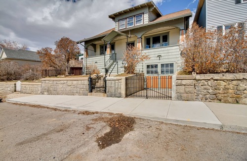 Butte Casa | Classic Butte Vacation Rental w/ Mountain Views!