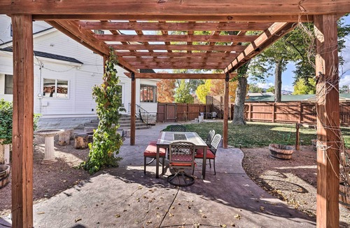 Canon City Cabaña | Classic Cañon City Getaway - 13 Mi to Royal Gorge!