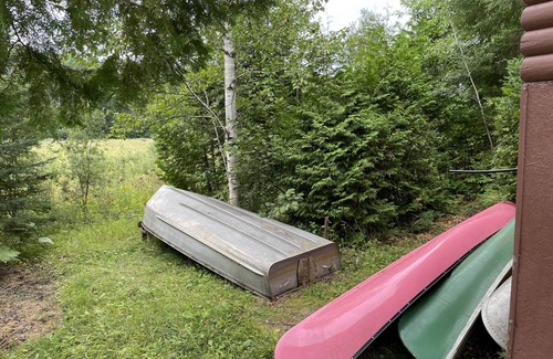 Irondale Cabaña | Classic Canadian cottage on pristine Fortescue lake. A nature lovers paradise.