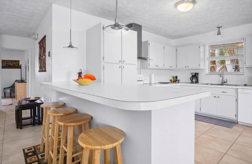 Venetian Shores Casa | Classic canal home with vintage charm!