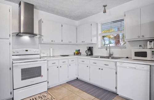 Venetian Shores Casa | Classic canal home with vintage charm!