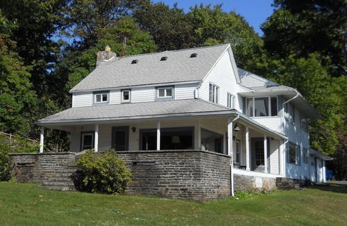 Glenford Casa | Clásico Catskills Estate en la montaña privada, con Disponible Guest House