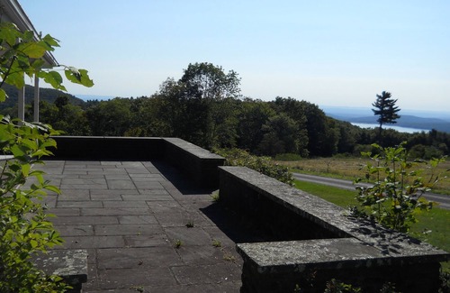 Glenford Casa | Clásico Catskills Estate en la montaña privada, con Disponible Guest House