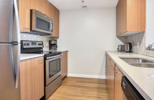 Cambridgeport Apartamento | Classic Central Square 1BR w/ W/D & Gym, by Blueground