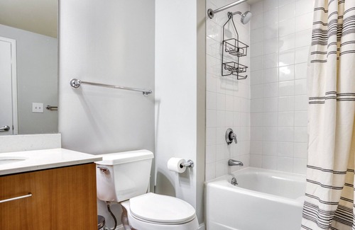 Cambridgeport Apartamento | Classic Central Square 1BR w/ W/D & Gym, by Blueground