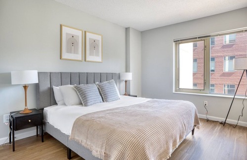 Cambridgeport Apartamento | Classic Central Square 1BR w/ W/D & Gym, by Blueground