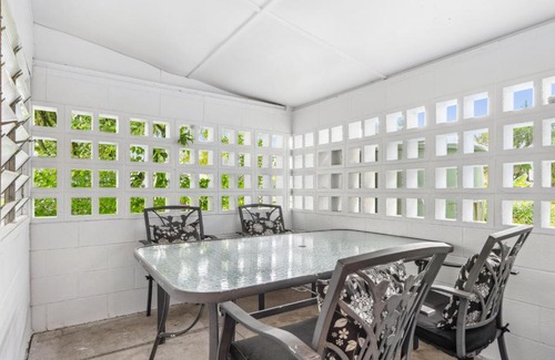 Nundah Casa | Classic Charm 3-Bed Family Home by Oxenham Park